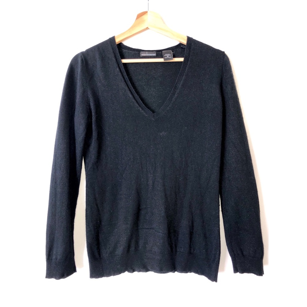 Moda Black v neck sweater